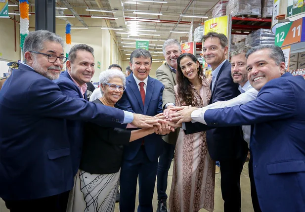 Wellington Dias assina acordo de geração de empregos com o Carrefour