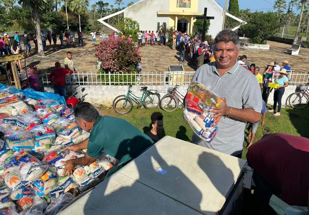 Prefeitura de Nossa Senhora de Nazaré realiza entrega de alimentos