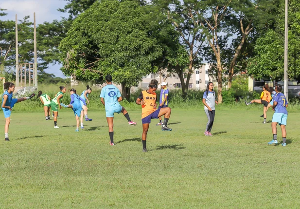 Tiradentes feminino treina leve antes do jogo decisivo em Teresina