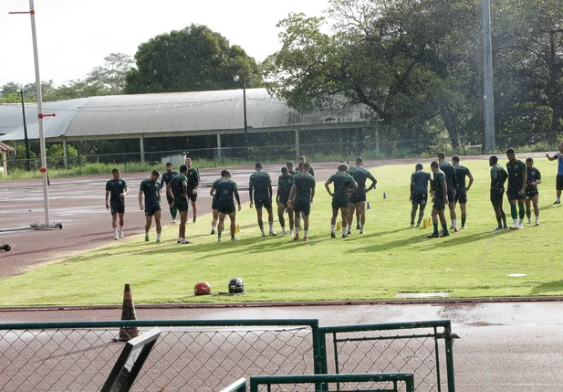 Altos realiza último treino em Teresina antes do duelo contra o Manaus
