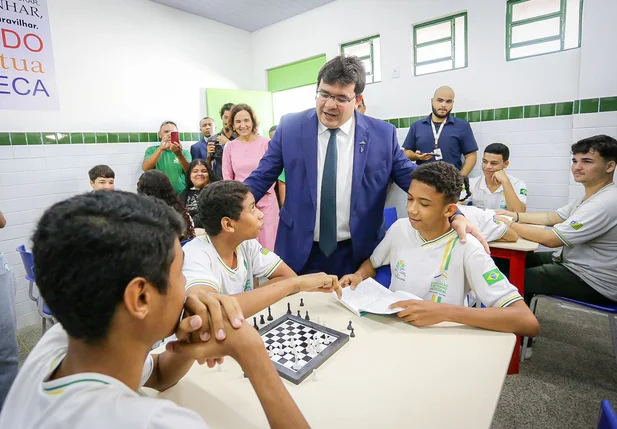 Governo entrega reforma de escola de tempo integral em Teresina