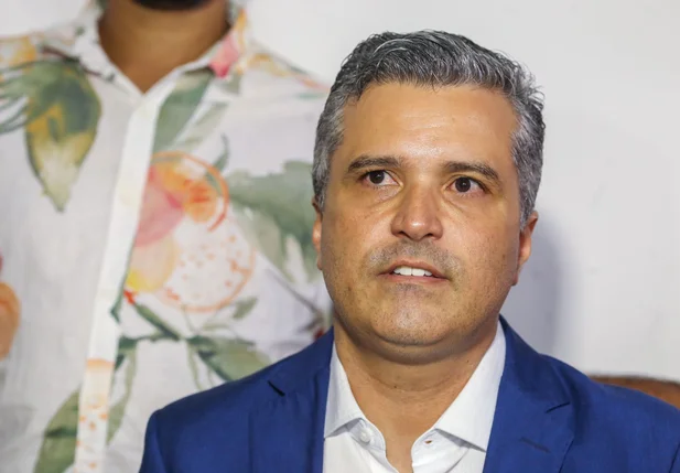 Dr. Vinicius desiste de pré-candidatura para apoiar Fábio Novo