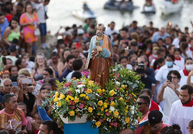 Festejo de São Pedro encerra com procissão fluvial