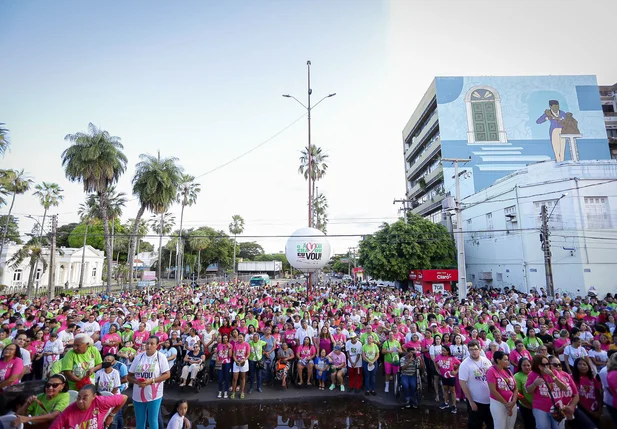 Milhares de pessoas participam da 28ª Caminhada da Fraternidade