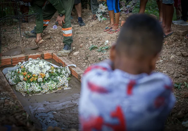Zagueiro Índio é enterrado em Teresina Piauí
