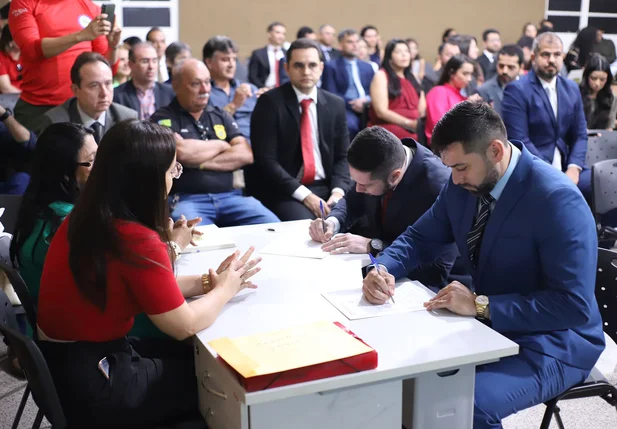 Assinatura do Termo de Posse dos novos delegados do Piauí
