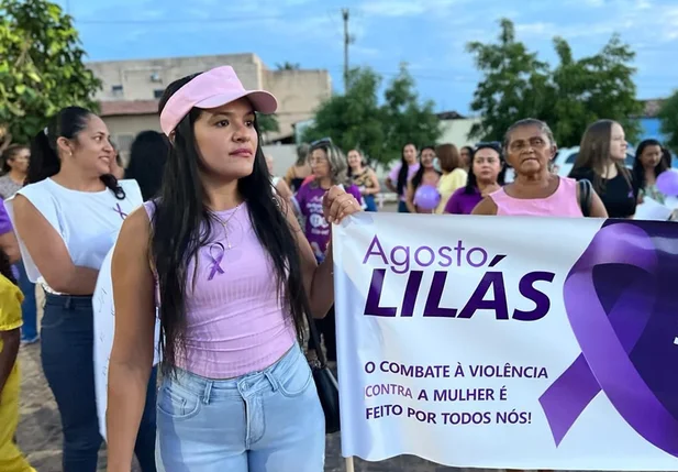 Prefeitura de Curimatá realiza caminhada em alusão ao Agosto Lilás