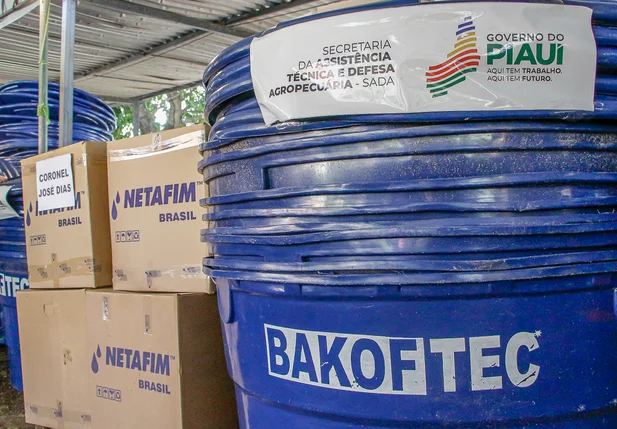 Governador entrega 386 kits de irrigação para agricultores do Piauí