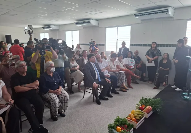 Rafael Fonteles e Osmar Júnior lançam programa Cozinha Solidária