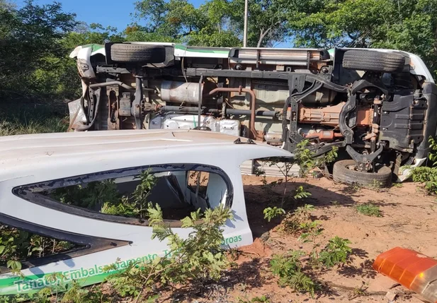 Acidente com carro funerário deixa feridos em Inhuma