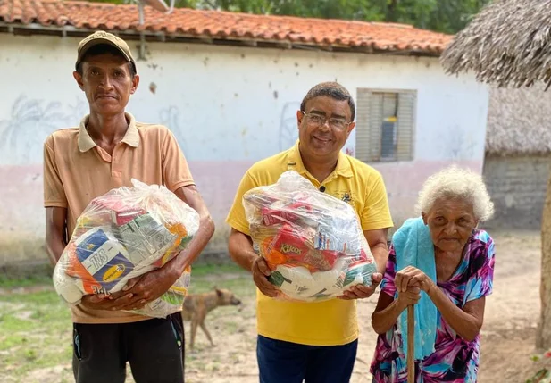 Prefeitura de Esperantina realiza entrega cestas básicas na zona rural