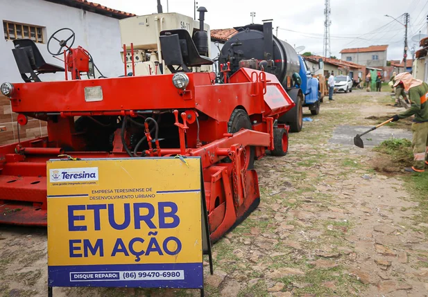 Ordem de serviço para asfaltamento na zona leste de Teresina