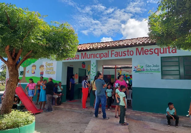 Prefeitura de São João do Arraial reinaugura escola na zona rural