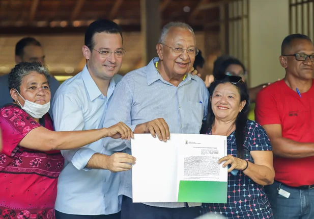 Entrega de títulos de posse de imóveis na zona rural de Teresina