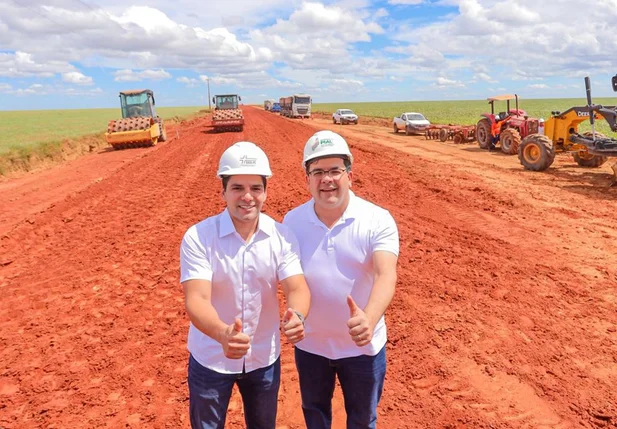 Rafael Fonteles e Leonardo Sobral DER entregam 236 km da Rodovia Tra