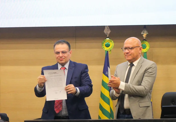 Gessivaldo Isaías assume mandato na Alepi