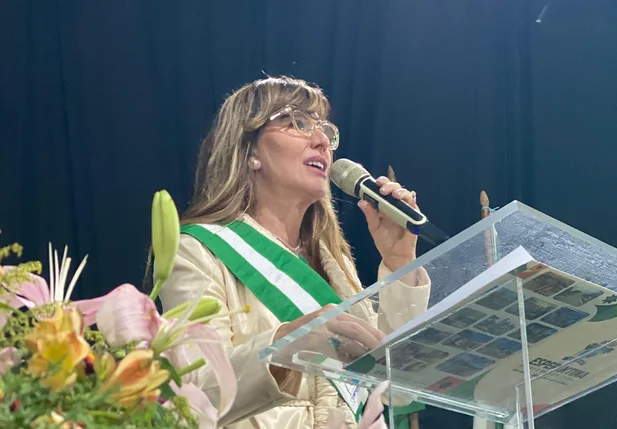 Ivanária Sampaio é empossada como prefeita de Esperantina