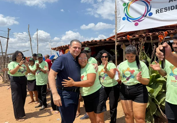 Deputado Gessivaldo Isaías participa de festa para crianças