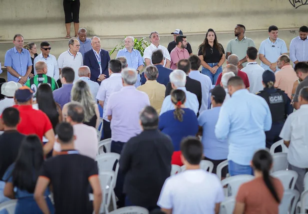 Prefeito Sílvio Mendes assina licitação para galeria do Torquato Neto