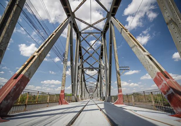 Tráfego de veículos na Ponte Metálica será liberado dia 06 de outubro