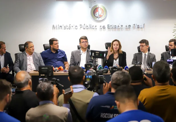 Coletiva de imprensa sobre a Operação Carbono Oculto 86