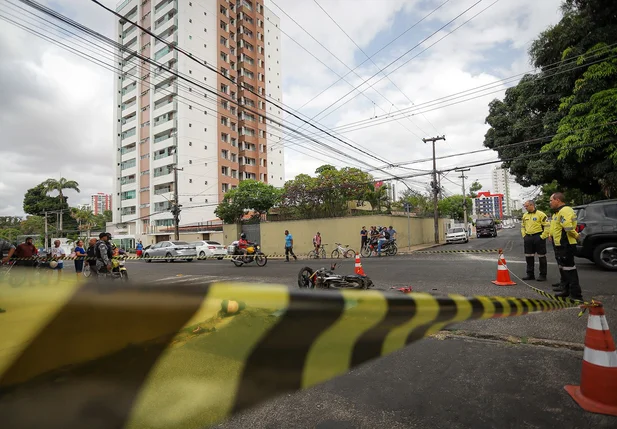 Homem morre após acidente entre moto e carro na Avenida Vilmary