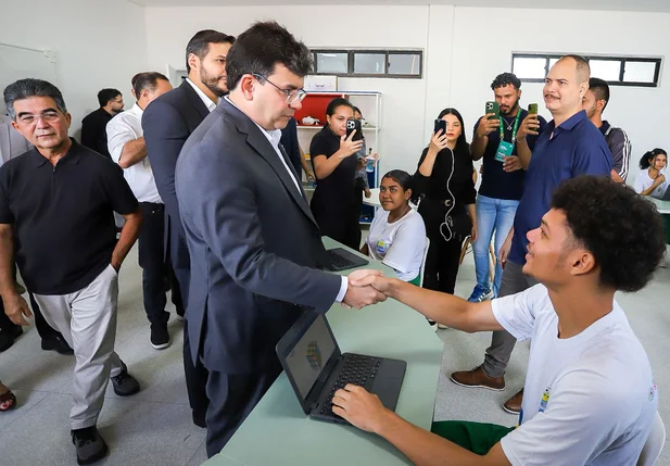 Rafael Fonteles inaugura Escola de Tecnologia no Centro de Teresina