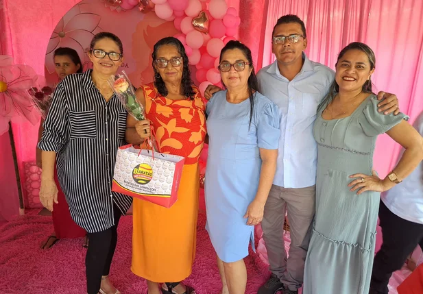 Festa em homenagem ao Dia Internacional da Mulher é realizada