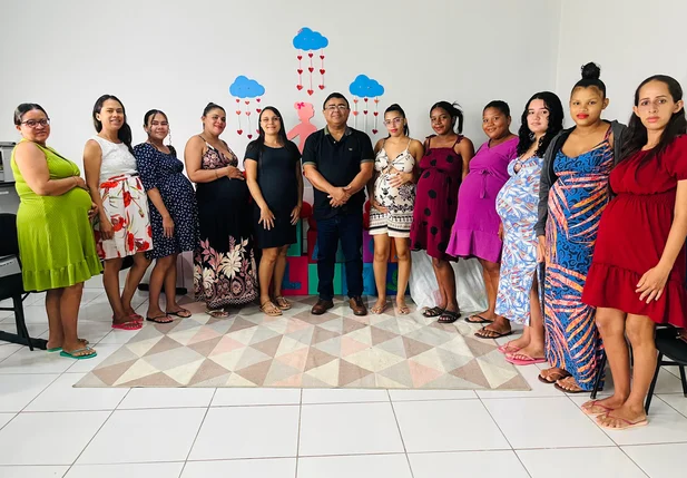 Entrega de enxovais para gestantes de Esperantina