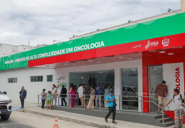 Rafael Fonteles inaugura unidade oncológica no HGV
