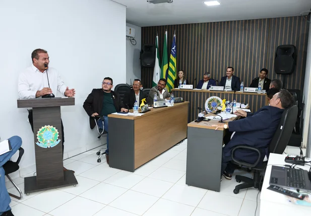 Prefeito de Curimatá participa de sessão extraordinária