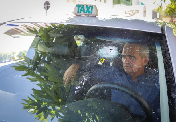 Taxista é ferido por estilhaços após assassinato de casal
