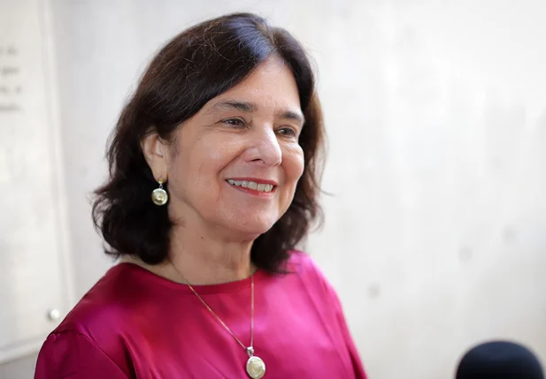 Ex-ministra Nísia Trindade recebe título de cidadania piauiense