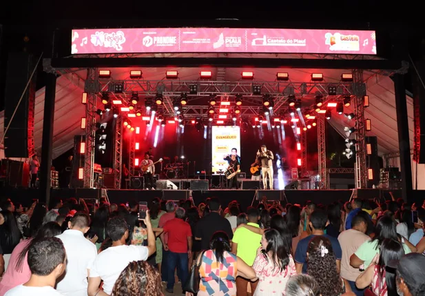 Noite de louvor marca o Dia do Evangélico em Castelo do Piauí