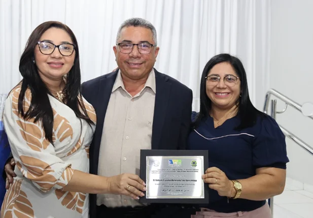 Prefeita Gerlane Cabral participa da entrega de títulos de cidadania