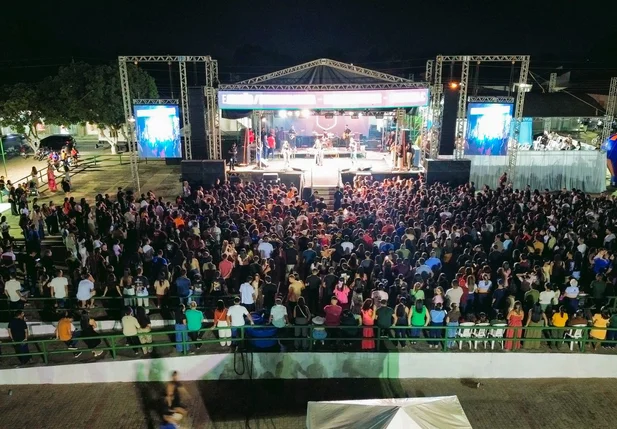 São Gonçalo do Piauí realiza noite de fé com show