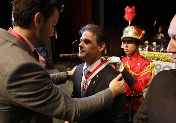 Severo Eulálio é homenageado com Medalha da Ordem do Mérito