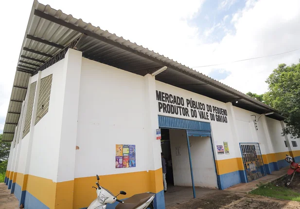 Permissionários reivindicam ocupação de boxes em mercado na zona leste