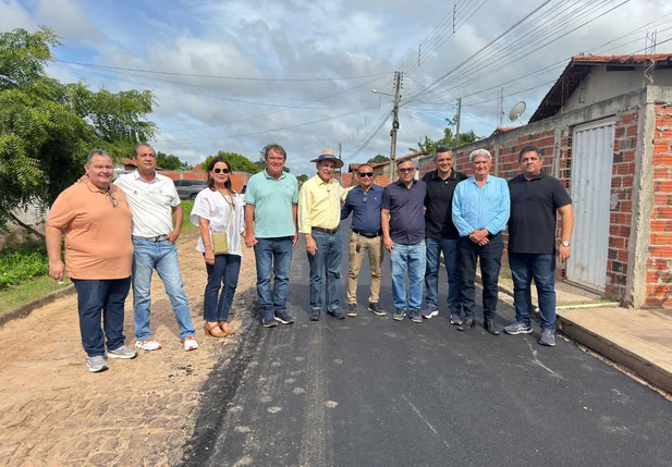 Prefeito Gustavo Medeiros inaugura obras com Ciro e Marcelo Castro
