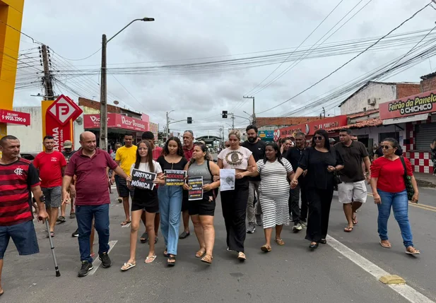 Manifestação contra mudanças de tráfego na Rua Rui Barbosa