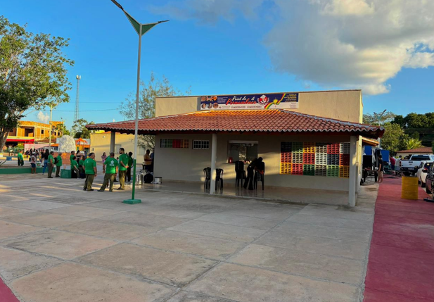 Prefeita Ivanária Sampaio inaugura praça na Avenida São José