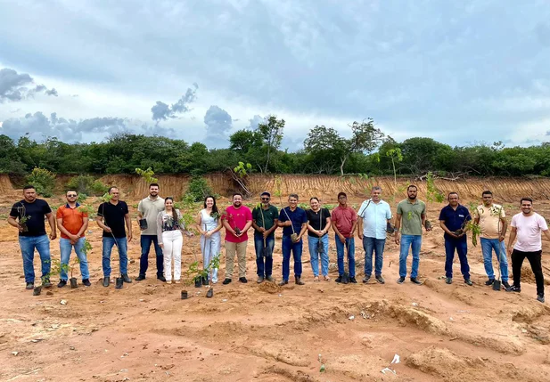 Prefeitura de João Costa realiza ação de revitalização de lixão