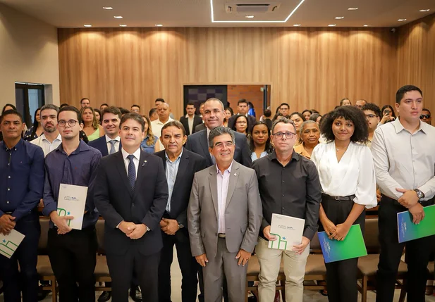 Alepi empossa 12 servidores aprovados no concurso