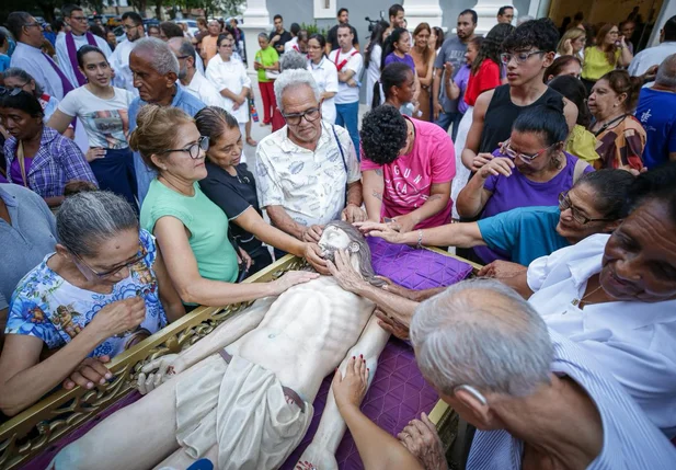 Catedral de Teresina celebra procissão do Senhor Morto