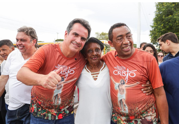 Joel Rodrigues e Ciro Nogueira participam da Procissão Luminosa