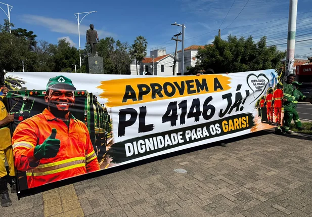 Manifestação dos trabalhadores da limpeza em Teresina