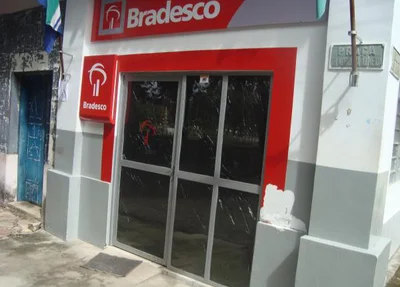 Caixa eletrônico do Banco Bradesco é arrombado em Monsenho