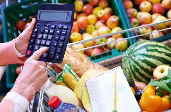 Alimentos e bebidas foram o que mais pesaram no bolso do b