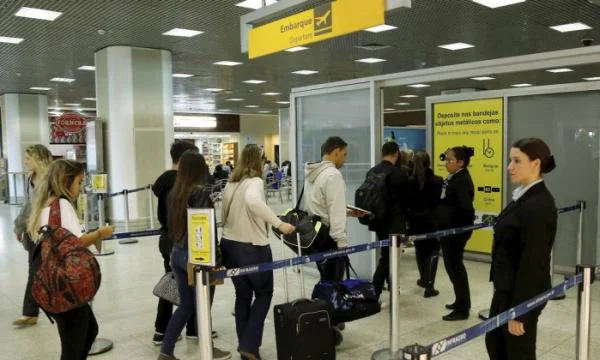 Anac pede que passageiro chegue ao embarque com 2h antes d