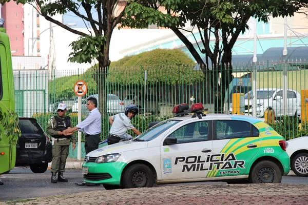 Ciptran e agentes da Strans atendendo a ocorrência